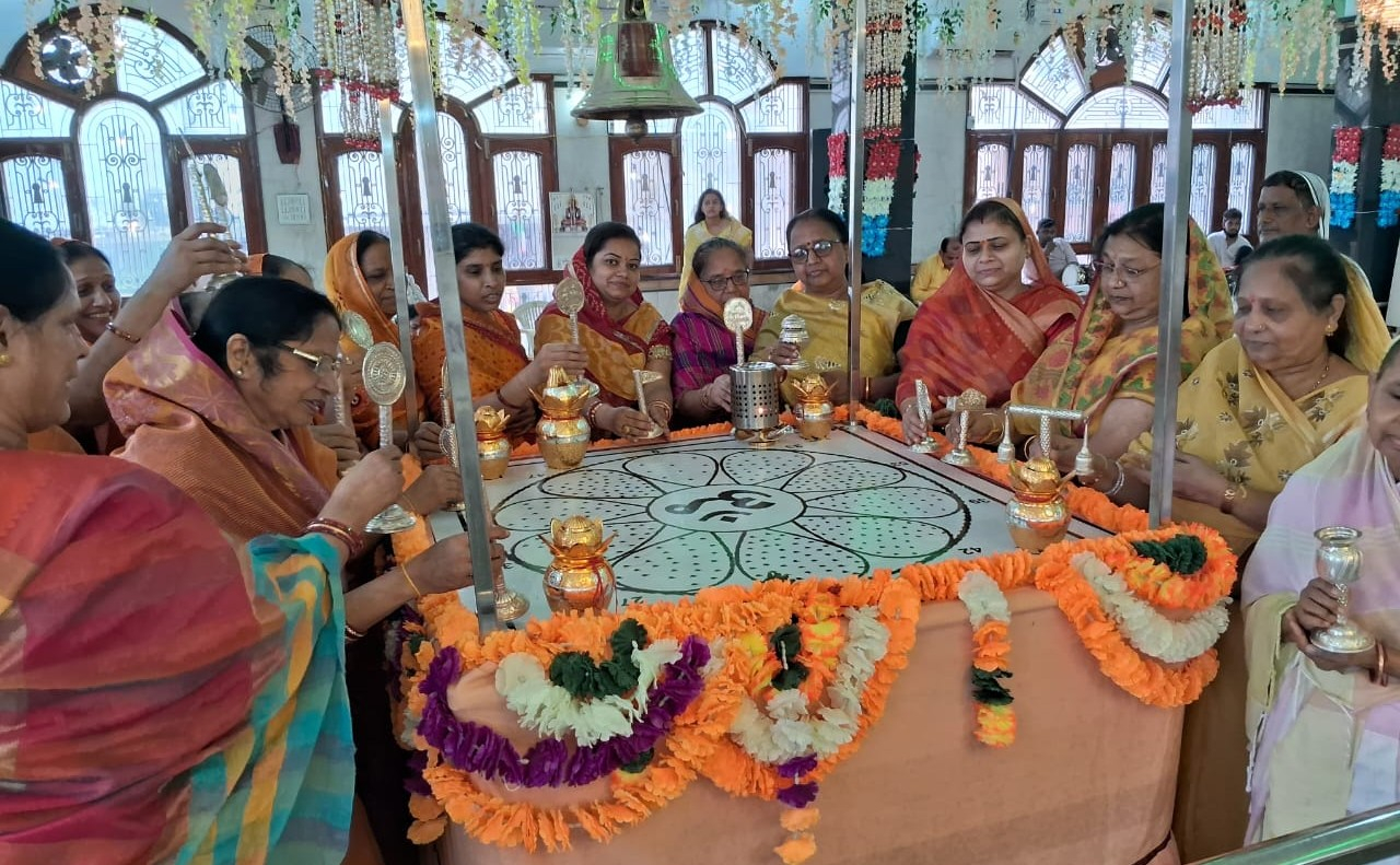 Hapur दशलक्षण पर्व का भव्य आयोजन: रोहित जैन शास्त्री के सानिध्य में उत्तम मार्दव धर्म पर प्रवचन, संगीतमय पूजा-अर्चना 1 Hapur-