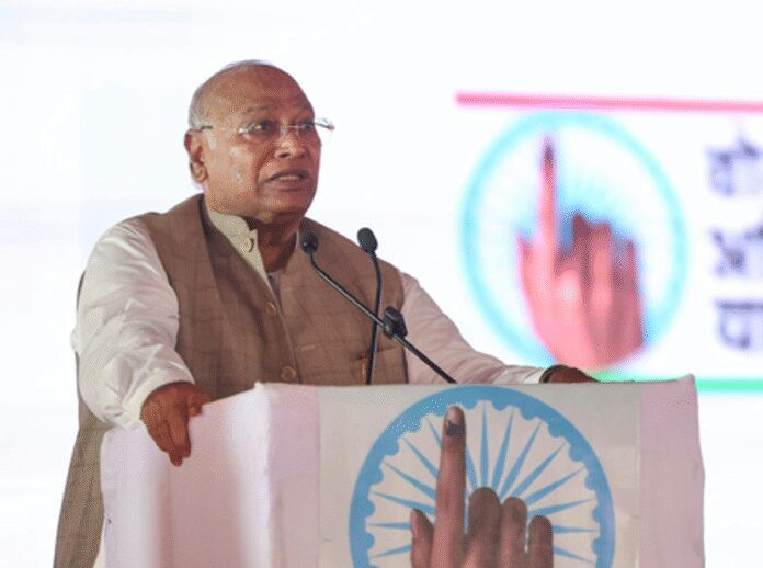 खड़गे ने कर्नाटक में बैलेट पेपर से स्थानीय निकाय चुनाव कराने के फैसले का किया स्वागत