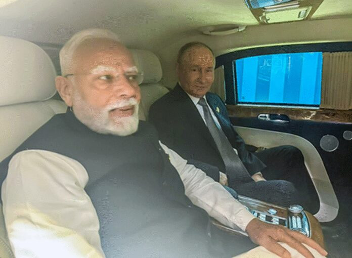 'पुतिन की कार में पीएम मोदी', चीन के सोशल मीडिया और सर्च इंजन पर छाई तस्वीर