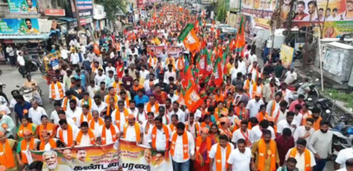 पुडुचेरी में भाजपा कार्यकर्ताओं ने कांग्रेस कार्यालय को घेरा
