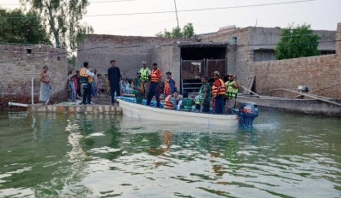 पाकिस्तान के पंजाब प्रांत में बारिश और बाढ़ से 24 लाख लोग प्रभावित, हालात बिगड़ने की आशंका