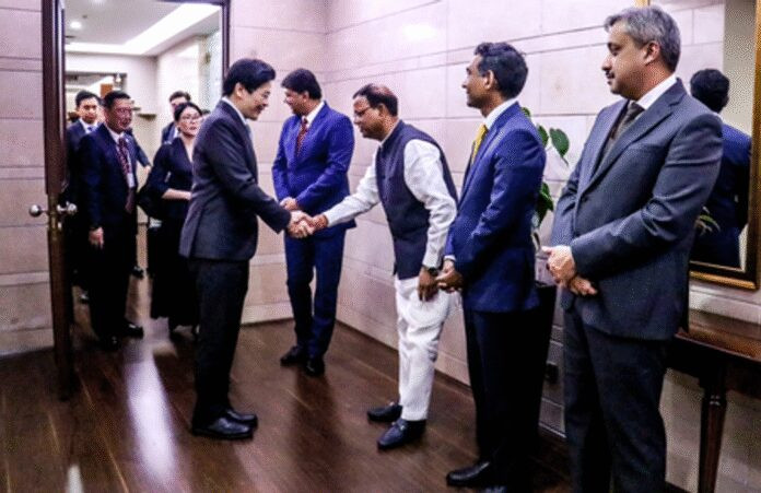 सिंगापुर के पीएम तीन दिवसीय दौरे पर पहुंचे भारत, कई अहम समझौतों पर करेंगे चर्चा