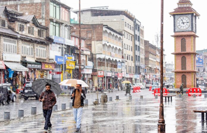 जम्मू-कश्मीर: बारिश रुकी, अगले कुछ घंटों में हल्की बूंदाबांदी होने की संभावना