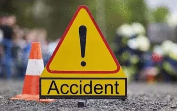 मोतिहारी में भीषण सड़क हादसा, बस पलटने से कई यात्री घायल