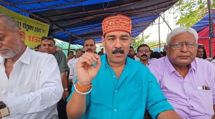 झारखंड: शिक्षक दिवस पर वित्तरहित शिक्षकों का राजभवन के सामने धरना, अपनी मांगों पर अड़े