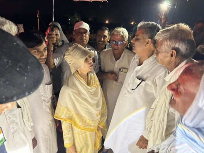 हरियाणा: कुमारी सैलजा ने फतेहाबाद में जलभराव का लिया जायजा, प्रशासन की नाकामी पर उठाए सवाल