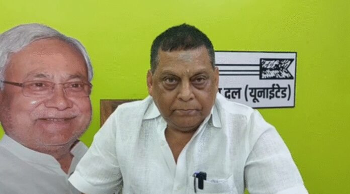 बिहार : जदयू ने 'तेजस्वी' को किया 'डीकोड', बताया 'अयोग्य' और 'अहंकारी'
