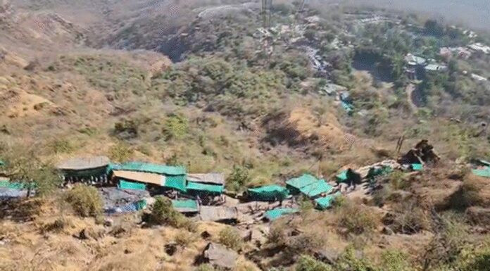 गुजरात: पावागढ़ मंदिर में भीषण हादसा, रोपवे ट्रॉली टूटने से 6 की मौत, 4 घायल