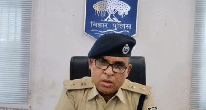 बिहार: चलती ट्रेन से अगवा कोच अटेंडेंट सकुशल बरामद, तीन अपहरणकर्ता गिरफ्तार