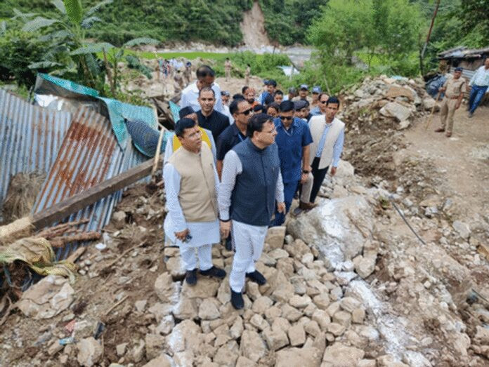 सीएम धामी ने बागेश्वर में आपदा प्रभावितों का जाना हाल, बचाव कार्य के दिए निर्देश