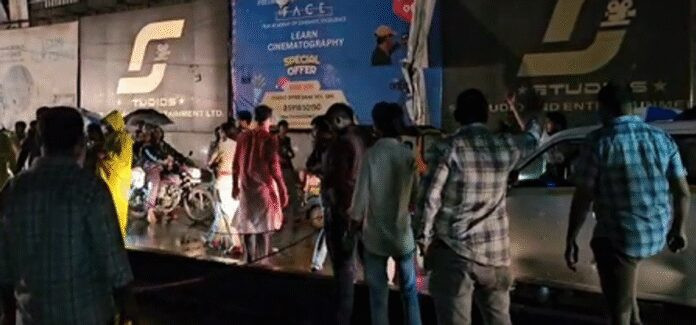 मुंबई में गणपति विसर्जन के दौरान हादसा, हाईटेंशन तार गिरने से एक व्यक्ति की मौत, 5 झुलसे