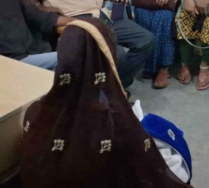 झारखंड : 50 हजार में बेचे गए नवजात का रेस्क्यू, प्रशासन ने मां-पिता को वापस सौंपा
