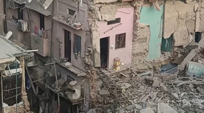 नॉर्थ दिल्ली में बड़ा हादसा: पंजाबी बस्ती में 4 मंजिला इमारत ढही, 14 लोगों का रेस्क्यू