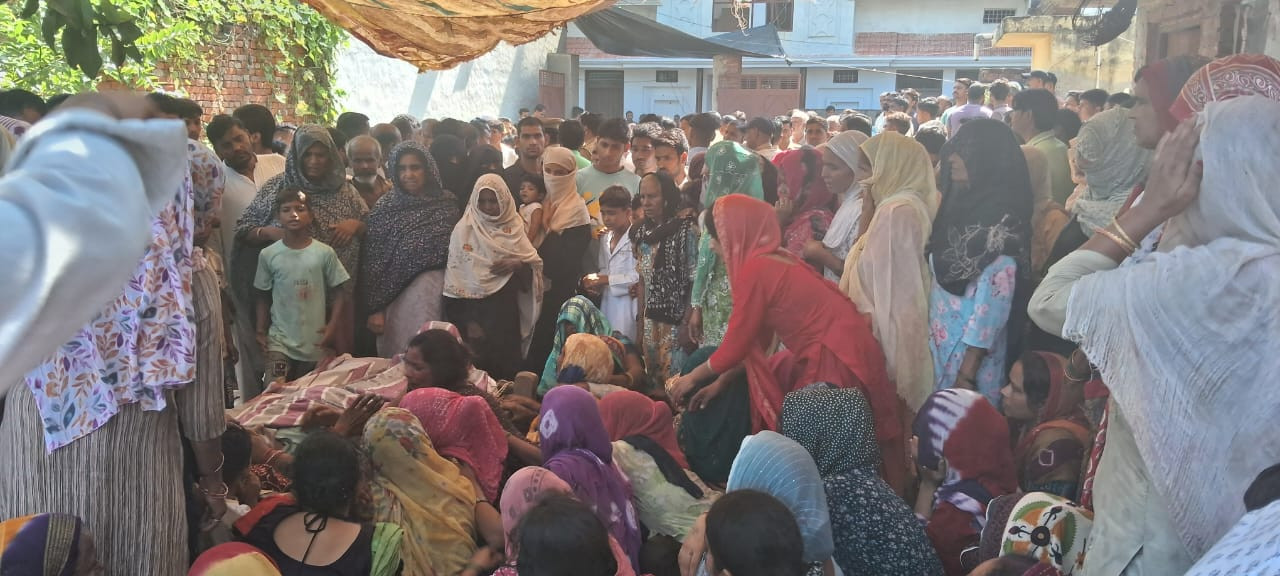 Hapur News: हापुड़ में दुखद घटना, भतीजे को बचाने गए चाचा की दबंगों ने दिनदहाड़े की हत्या, गांव में हाहाकार