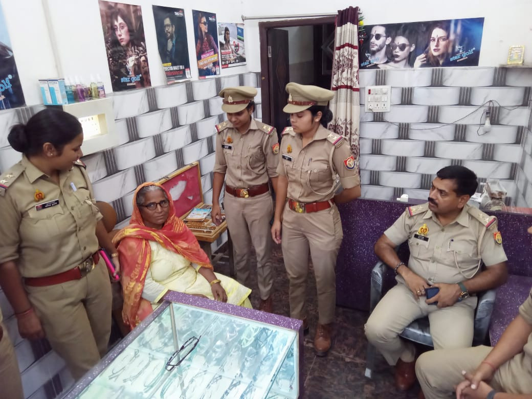 Mission Shakti 5.0: हापुड़ देहात पुलिस ने दिखाई दरियादिली, बुजुर्ग महिला को मिली राहत, आंखों को रोशनी
