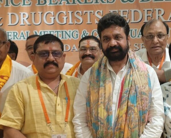 Up news: गोरखपुर में केमिस्ट्स और ड्रगिस्ट्स फेडरेशन की बैठक, नकली दवाओं पर cm योगी का सख्त रुख