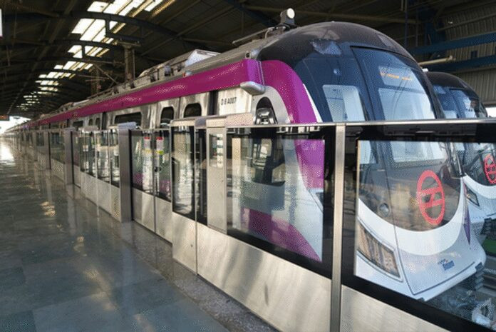 बाराखंभा और इंद्रप्रस्थ स्टेशनों के बीच देरी से चल रही मेट्रो: डीएमआरसी