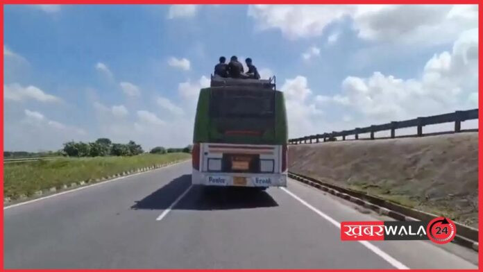 Hapur News: कमाई के लालच में छत पर यात्रियों को बैठा कर दौड़ रही बस, हापुड़ पुलिस ने ठोका 12 हजार का चालान