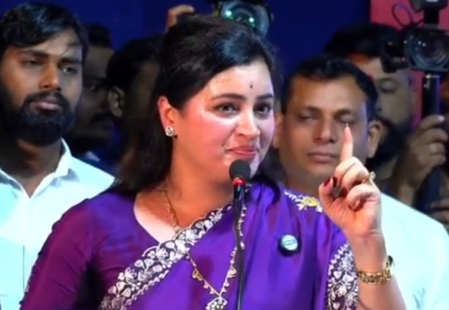 महाराष्ट्र : पूर्व सांसद नवनीत राणा को जान से मारने महाराष्ट्र : पूर्व सांसद नवनीत राणा को जान से मारने की धमकी, पुलिस कर रही जांच