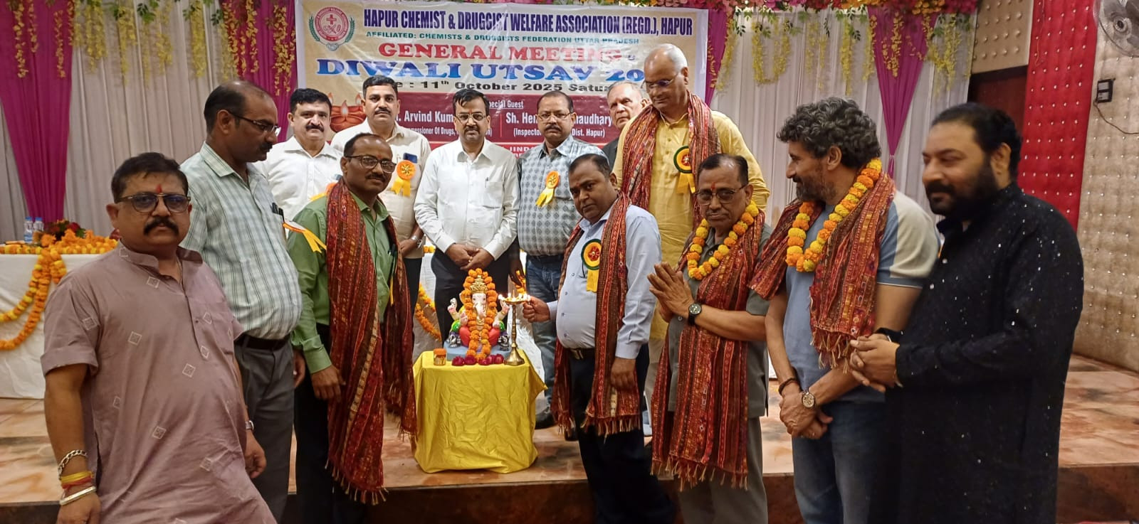 Hapur केमिस्ट एसोसिएशन का भव्य दीपावली उत्सव: दवा व्यापारियों ने की एकजुटता की मिसाल 1 Hapur-