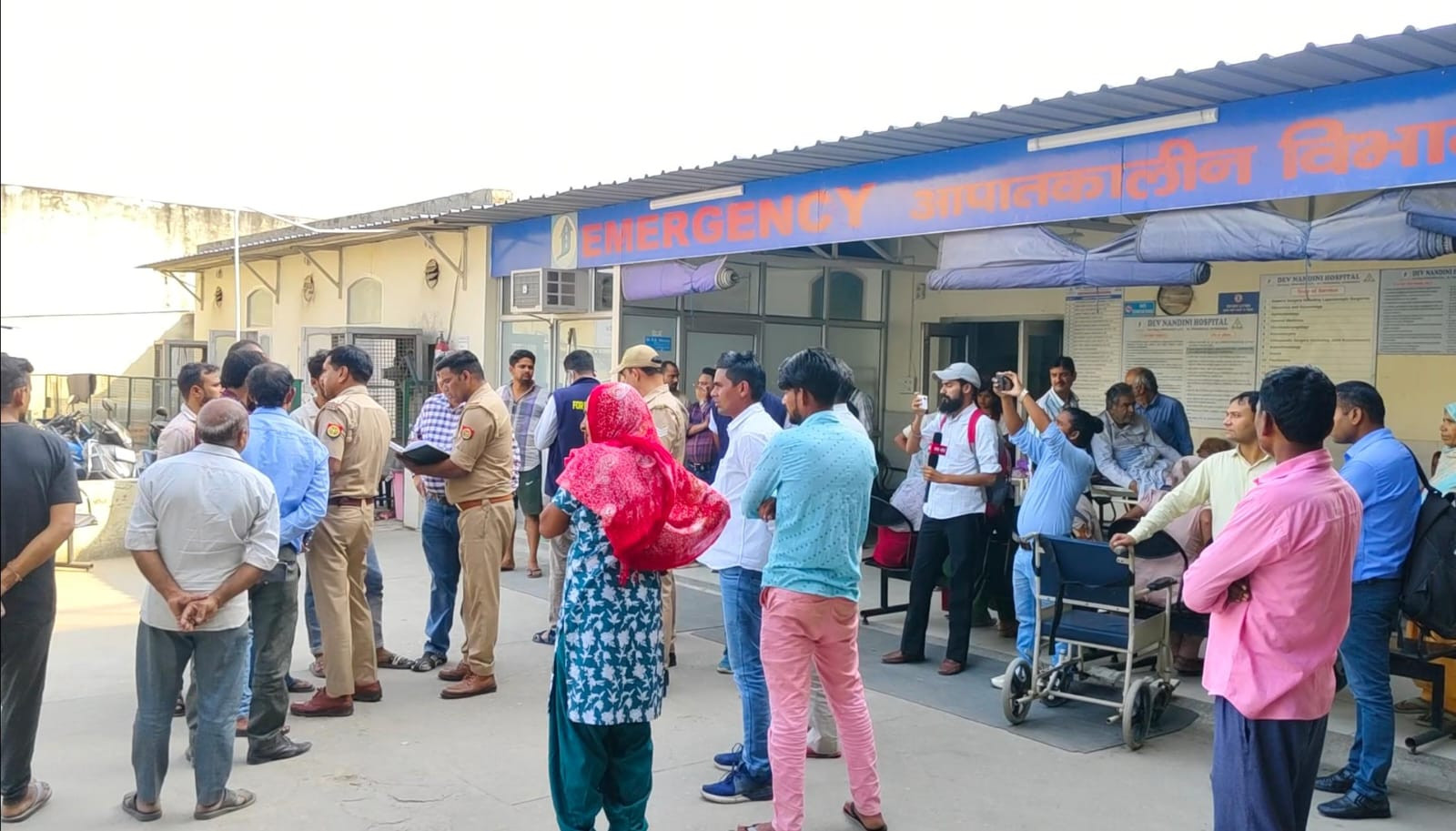 Hapur में सर्राफा कर्मचारी की बेरहमी से हत्या, स्कूटी सवार घर से बुलाकर ले गए, परिजन सदमे में, देखिए वीडियो 1 Hapur-