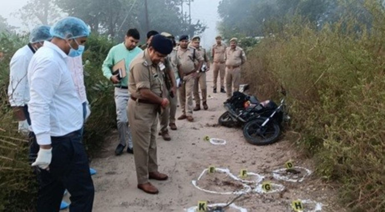 Up news पुलिस मुठभेड़ में 1 लाख के इनामी हिस्ट्रीशीटर नफीस ढेर, दो मुकदमें थे दर्ज, थाना प्रभारी बाल बाल बचे 1 Up news-