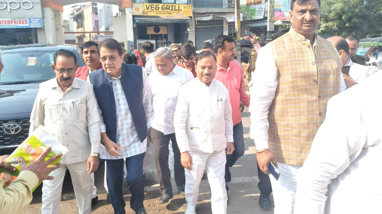 Hapur में अरुण गोविल का भव्य स्वागत, सड़क, कॉलेज, श्मशान लोकार्पण के साथ घर-घर रामायण का किया वितरण 1 Hapur-