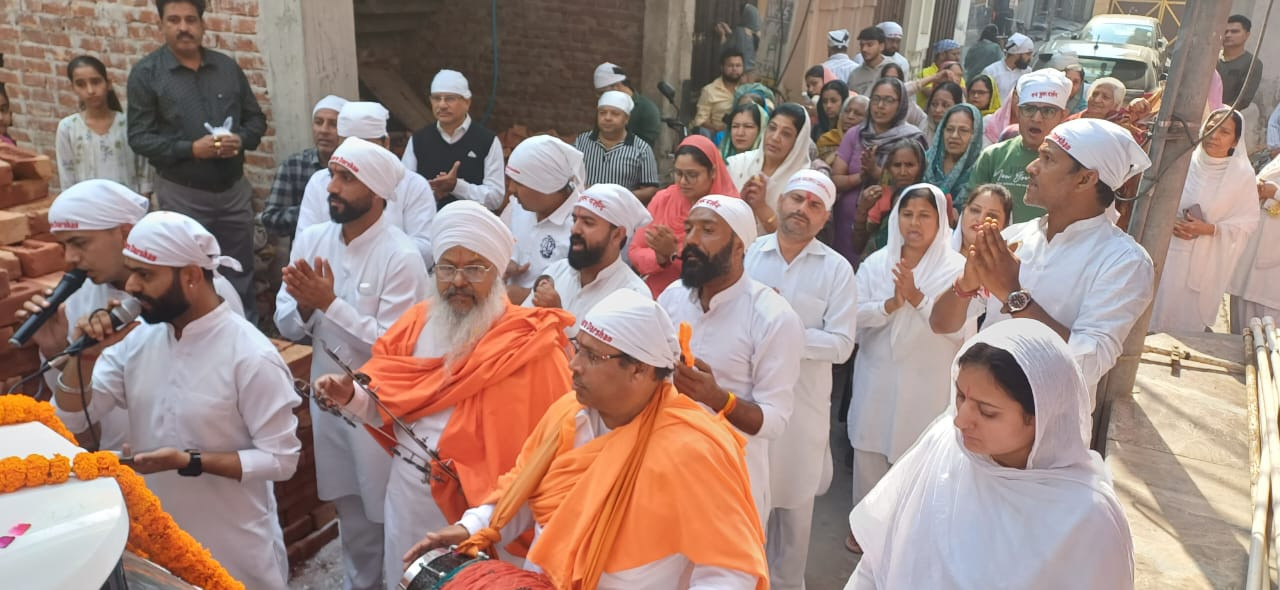 Hapur में लोनी दरबार की भव्य शांति यात्रा, श्रीनगर से शिवपुरी तक कीर्तन-अरदास, विश्व कल्याण की कामना 1 Hapur-