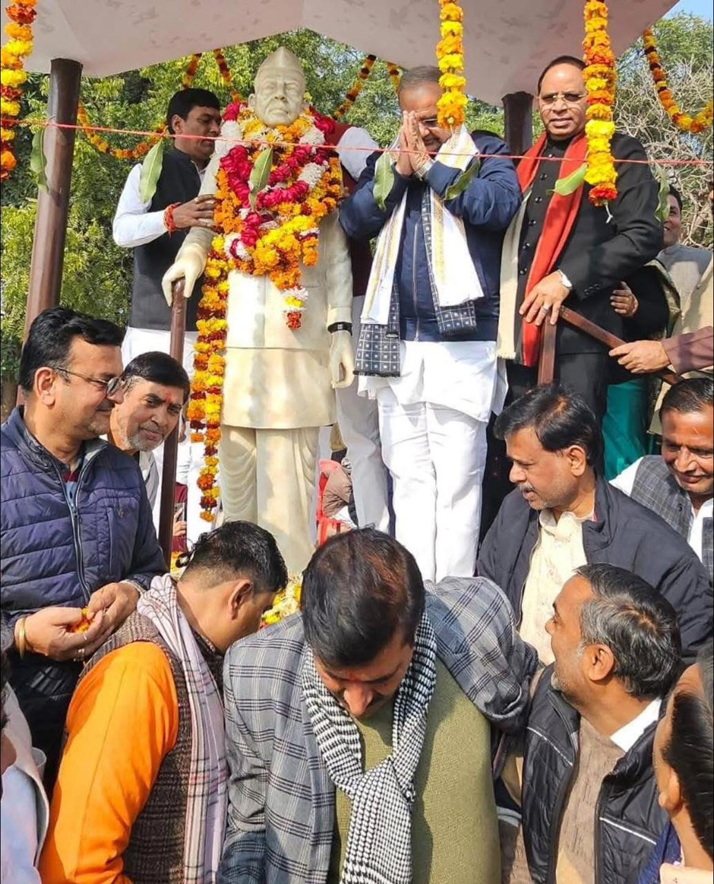 भूपेंद्र चौधरी ने नूरपुर में चौधरी चरण सिंह जन्मदिवस पर किसान मेला का उद्घाटन किया, किसानों को सम्मानित किया