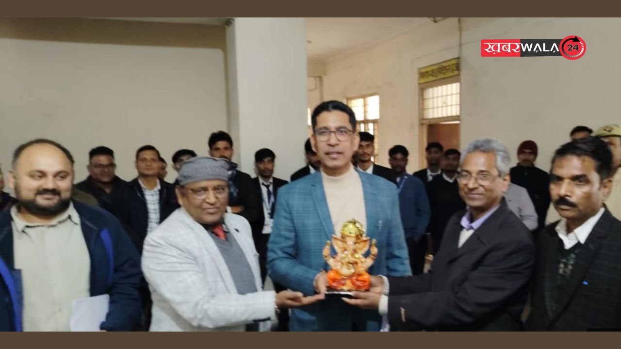 हापुड़ में अपर मुख्य सचिव नरेंद्र भूषण का दौरा, पॉलीटेक्निक कॉलेज का निरीक्षण और अधिकारियों से बैठक