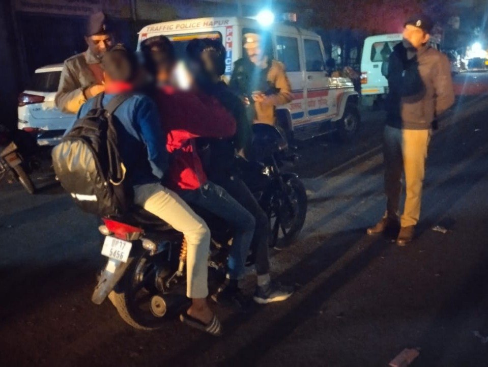 हापुड़: नशे में ड्राइविंग करने वालों की खैर नहीं, पुलिस ने 200 लोगों पर की कार्रवाई, अभियान 15 जनवरी तक
