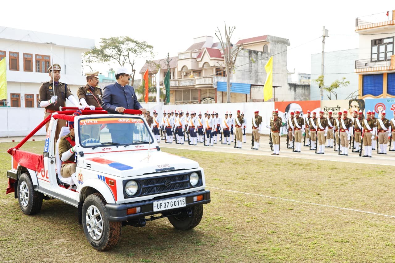 गणतंत्र दिवस 2026: हापुड़ पुलिस लाइन में भव्य परेड का फुल ड्रेस रिहर्सल, एसपी केजी सिंह ने किया निरीक्षण 1 गणतंत्र दिवस 2026: हापुड़ पुलिस लाइन में भव्य परेड का फुल ड्रेस रिहर्सल, एसपी केजी सिंह ने किया निरीक्षण