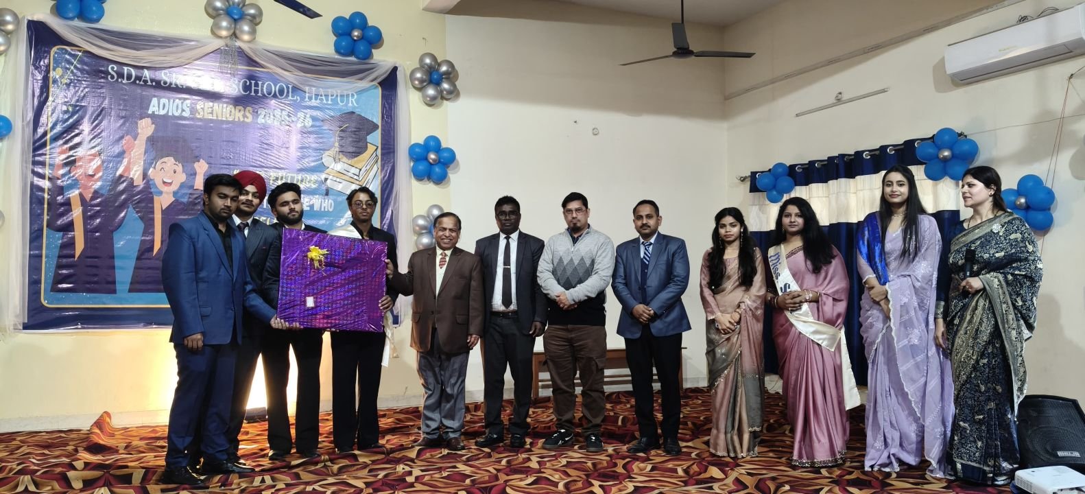 Hapur के एसडीए मिशन स्कूल में कक्षा 12 के विद्यार्थियों का भावभीना विदाई समारोह आयोजित 1 Hapur-