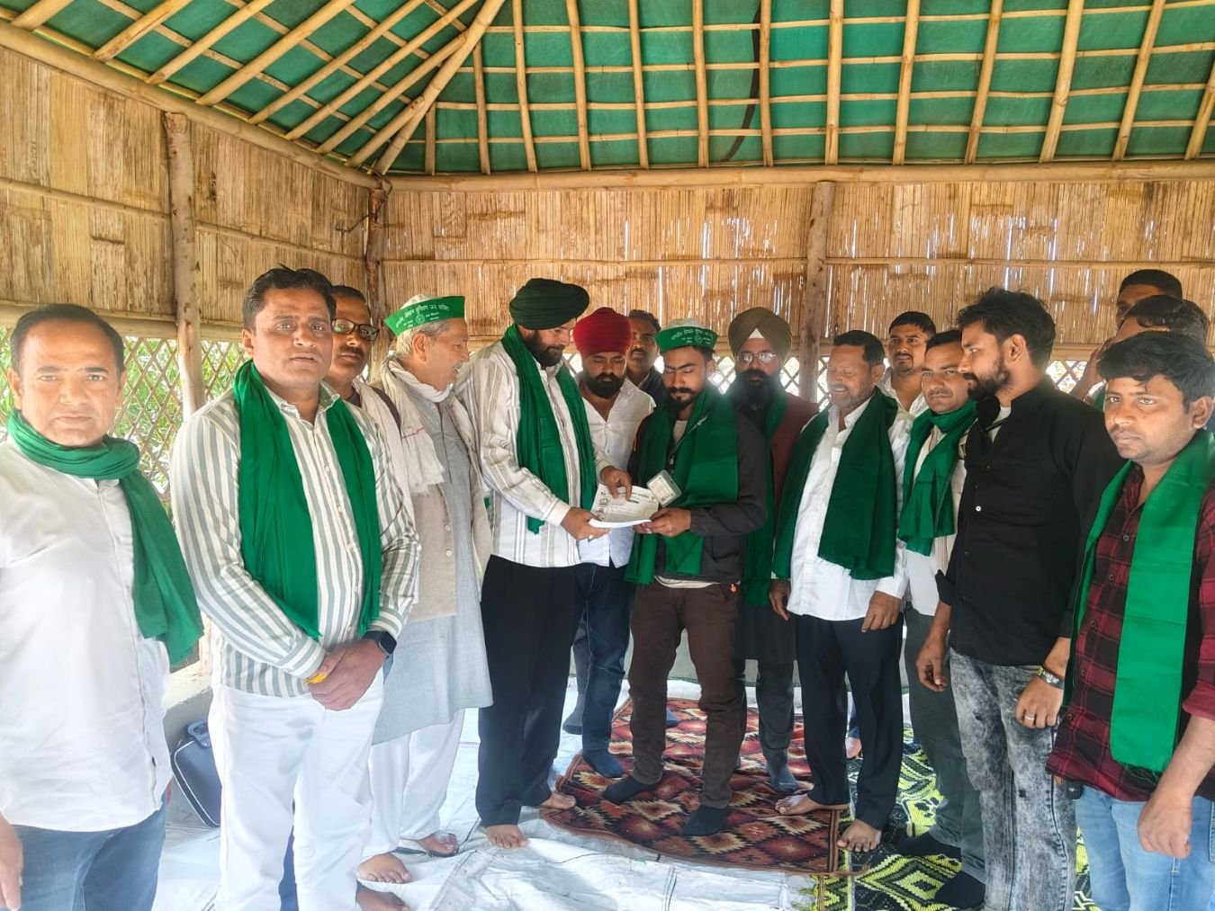 Hapur news भारत-अमेरिका टैरिफ समझौते पर किसानों ने जताई नाराजगी 1 Hapur news-