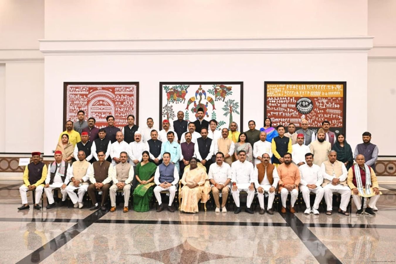 Hapur news दिल्ली के राष्ट्रपति भवन में आयोजित कार्यक्रम में शामिल हुए सांसद अरुण गोविल