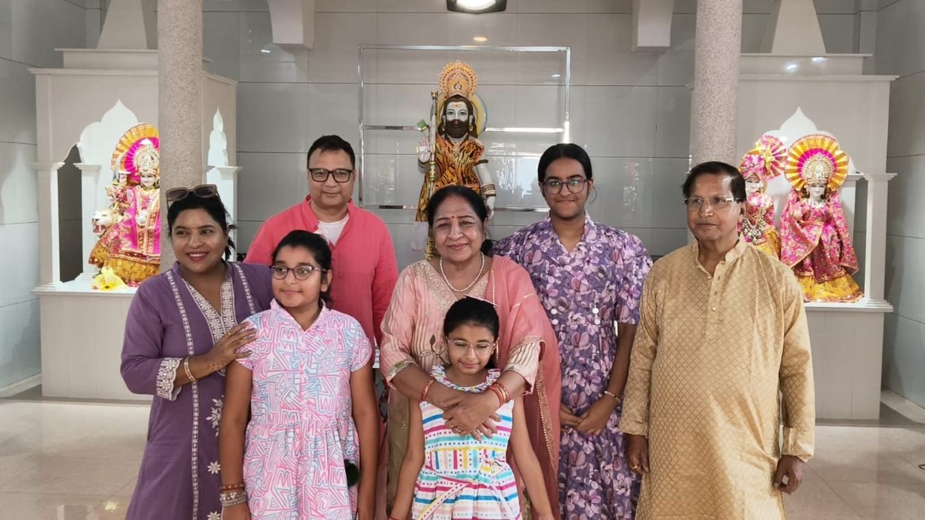Hapur news भगवान परशुराम मंदिर का भव्य उद्घाटन, धार्मिक उत्साह से गूंजा बाबूगढ़ छावनी 1 Hapur news--