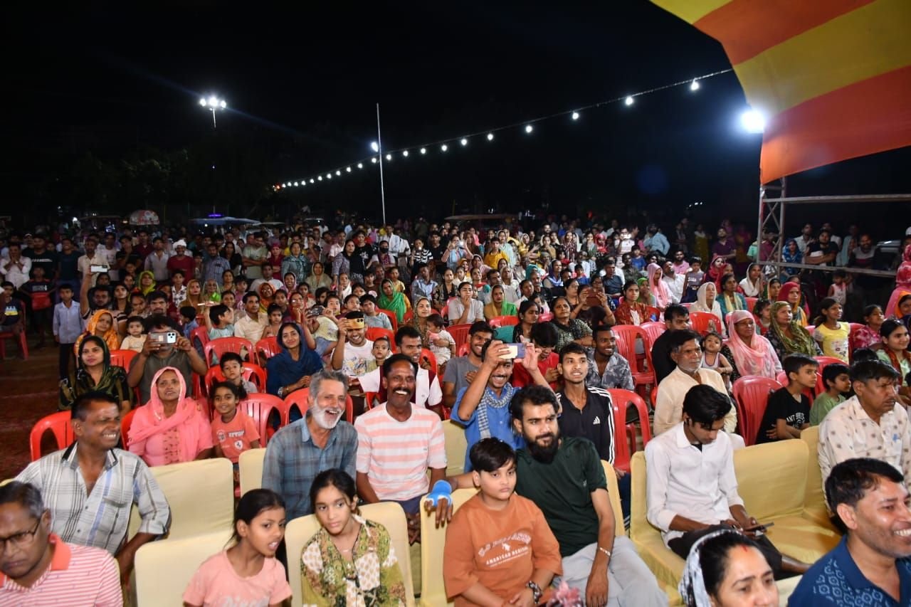 Hapur news शहीदों की याद में देशभक्ति का जश्न,स्वर्ण जयंती शहीद मेला में हुए भव्य सांस्कृतिक कार्यक्रम 2 Hapur news---