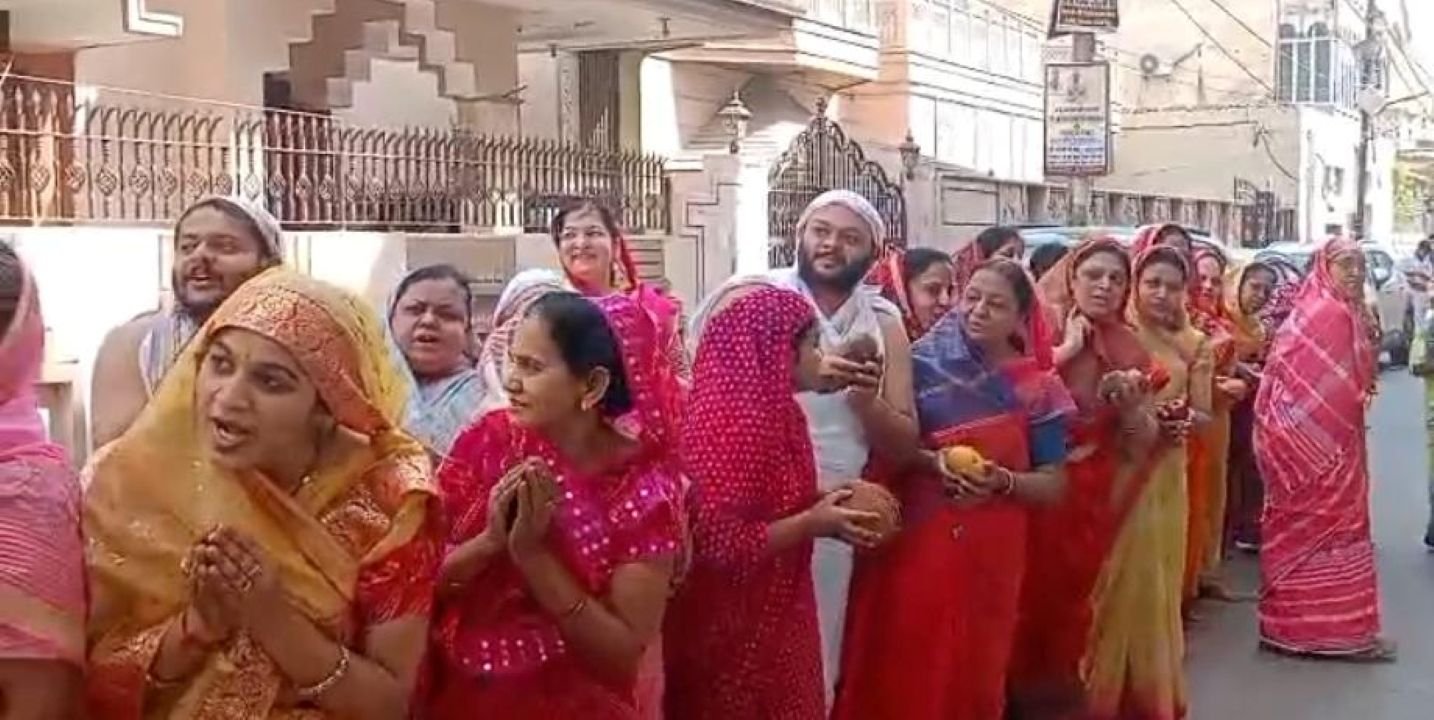 Hapur news जिनागम प्रशिक्षण शिविर के चौथे दिन बोले विमर्श सागर जी: भाव की प्रधानता है पूजन में 1 Hapur news-