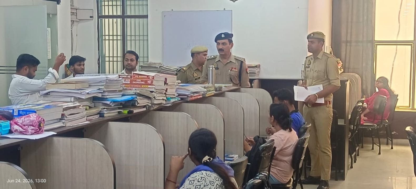 Hapur news 13 कोचिंग सेंटर और लाइब्रेरी सील, फायर ऑडिट में अग्नि सुरक्षा, निकास मार्ग और लाइसेंस में मिली खामियां 1 Hapur news--
