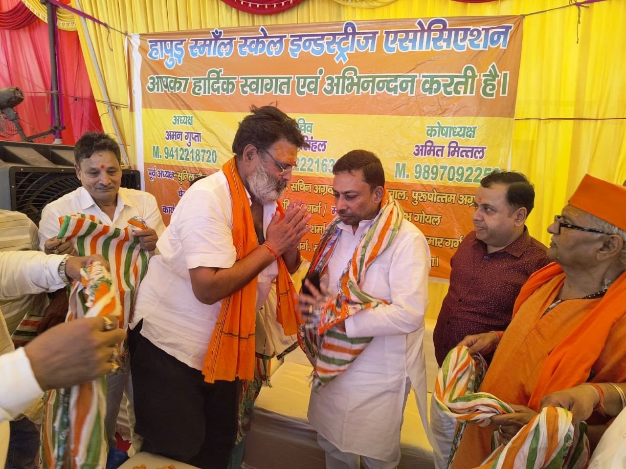 Hapur news सबली गेट पर कांवड़ सेवा शिविर का भव्य शुभारंभ, उद्यमियों ने किया शिवभक्तों का अभिनंदन 2 Hapur news---