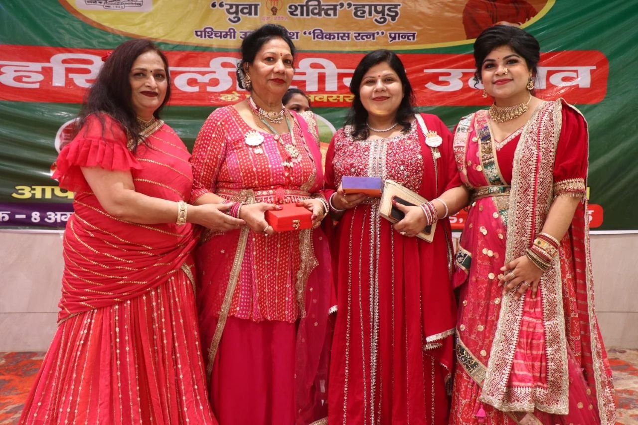 Hapur news भारत विकास परिषद युवा शक्ति ने मनाया भव्य तीज महोत्सव, सास-बहू सम्मान और अनूठी 'तीज क्वीन' पहल बनी आकर्षण का केंद्र 2 Hapur news---
