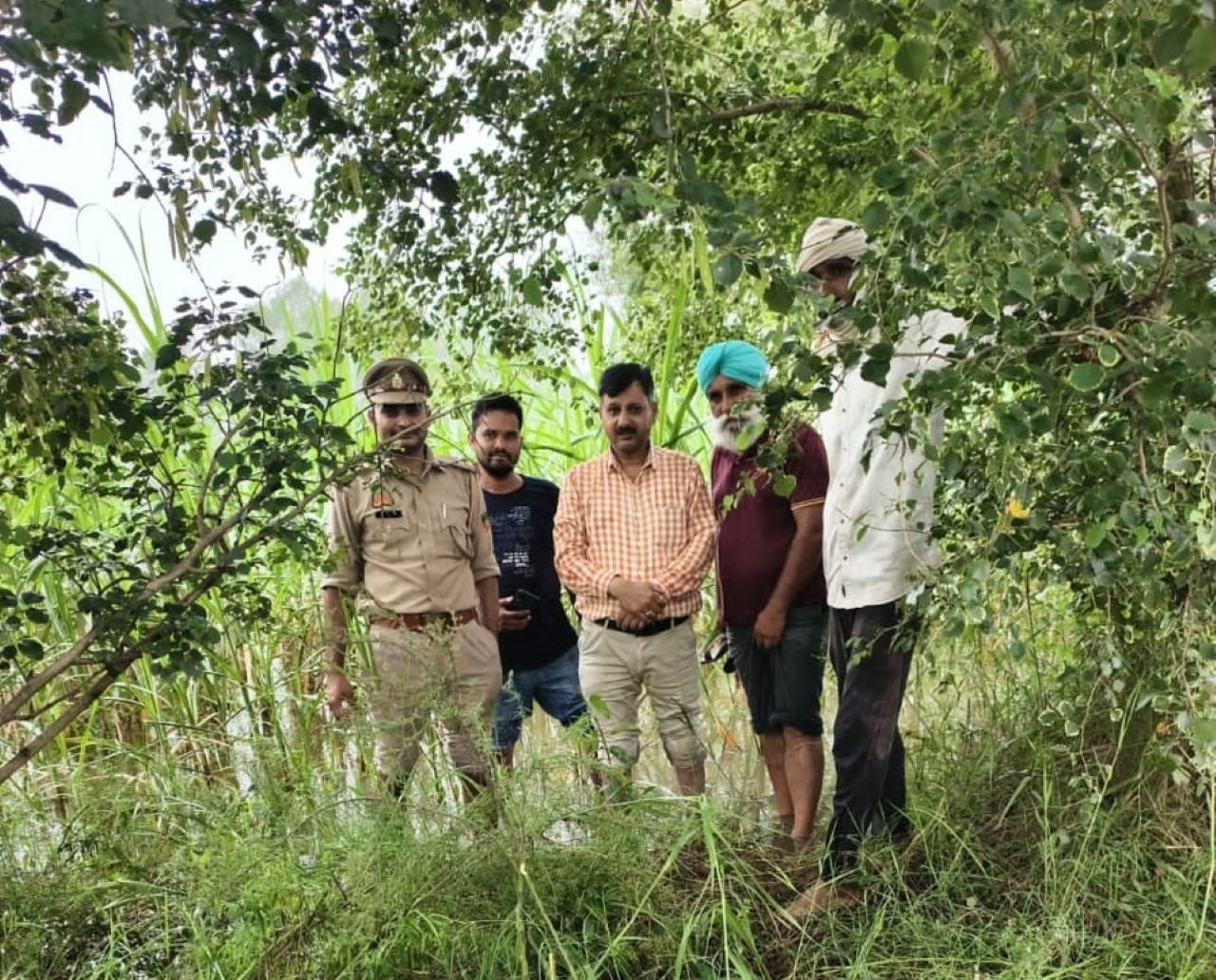 Hapur news गढ़मुक्तेश्वर में तेंदुए के हमले की सूचना पर मचा हड़कंप, डीएफओ और टाइगर गार्जियन ने शुरू की जांच 1 Hapur news-