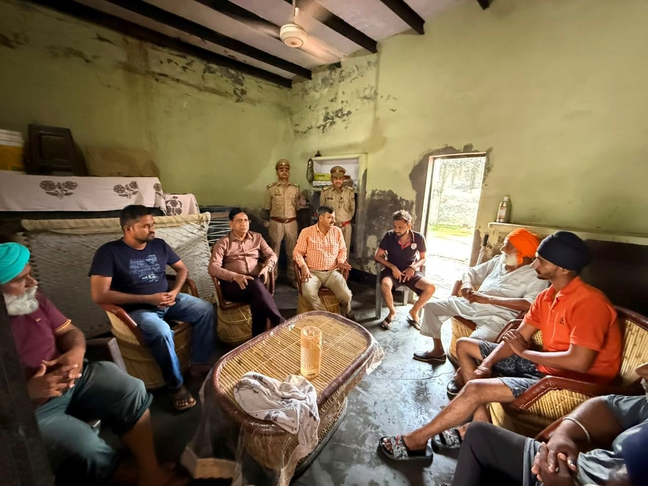 Hapur news गढ़मुक्तेश्वर में तेंदुए के हमले की सूचना पर मचा हड़कंप, डीएफओ और टाइगर गार्जियन ने शुरू की जांच 2 Hapur news----