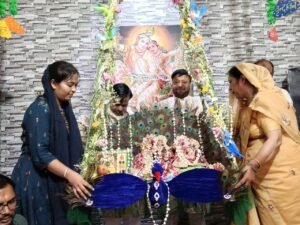Hapur news गूंजे राधे-राधे के जयकारे, श्री राधे-राधे सेवा परिवार ने भक्तिभाव से मनाया झूला महोत्सव 1 Hapur news-