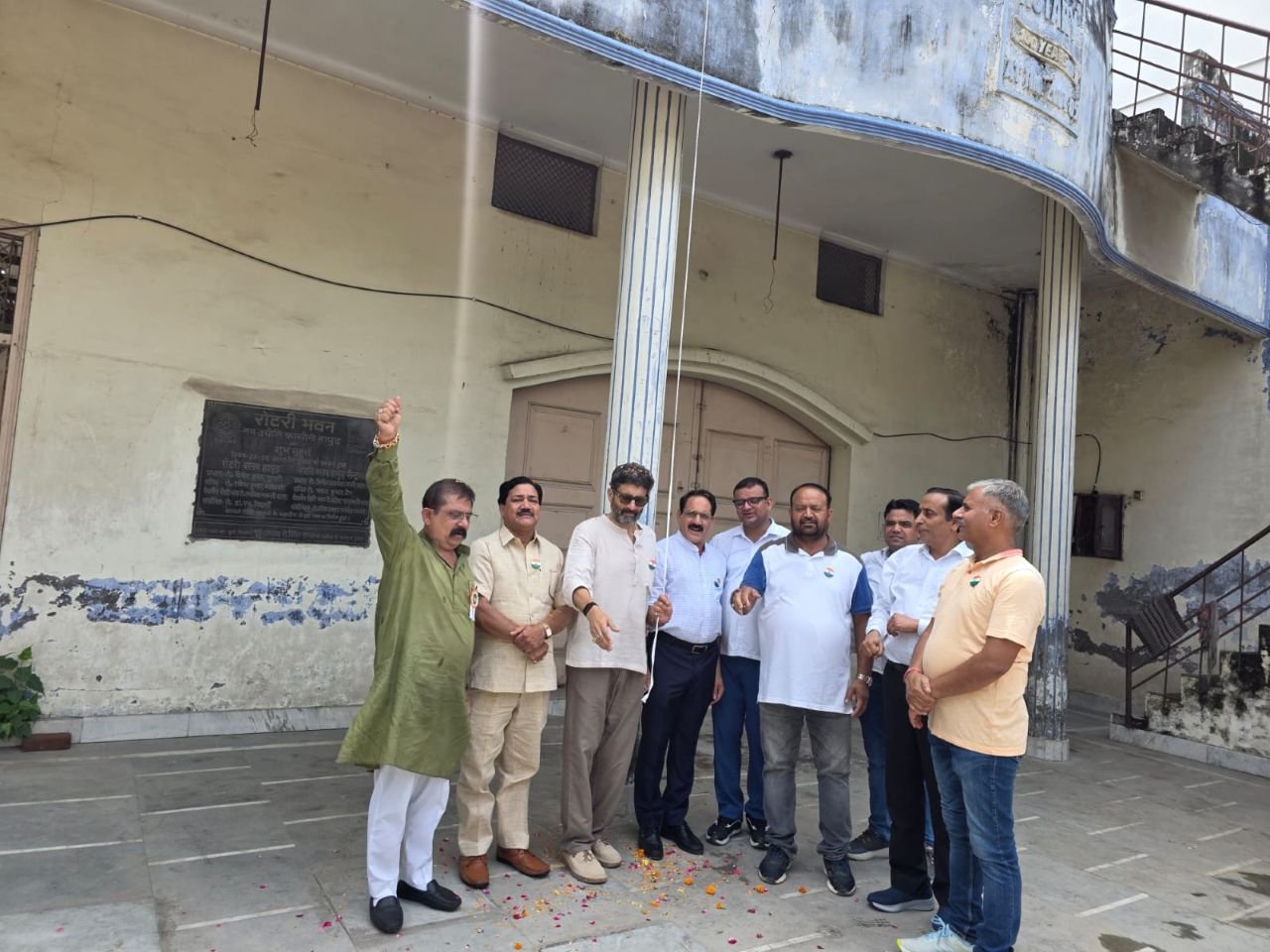 Hapur news रोटरी क्लब ने मनाया स्वतंत्रता दिवस, ध्वजारोहण कर शहीदों को किया नमन 1 Hapur news-