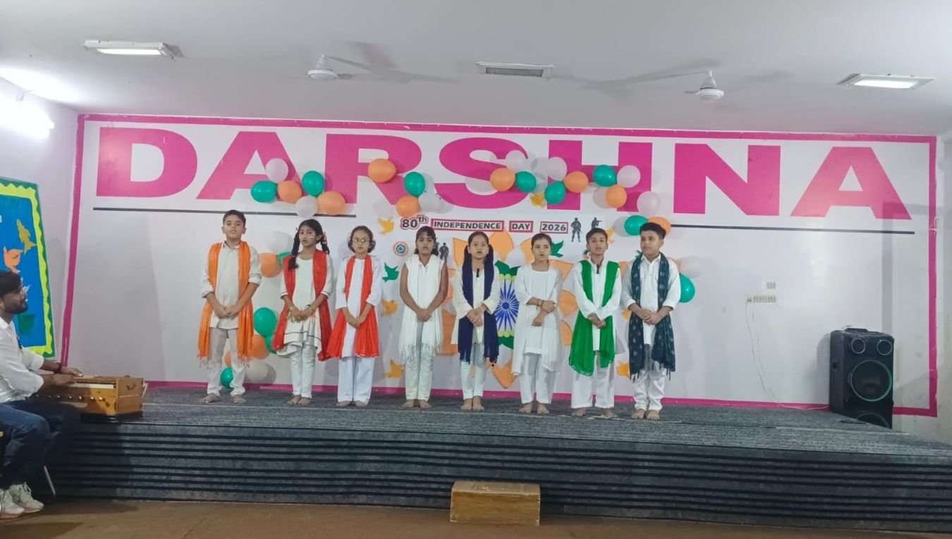 Hapur news पिलखुवा के दर्शना द स्कूल में धूमधाम से मनाया स्वतंत्रता दिवस; भारतीय सेना के वीरों ने बढ़ाया विद्यार्थियों का हौसला 1 Hapur news-