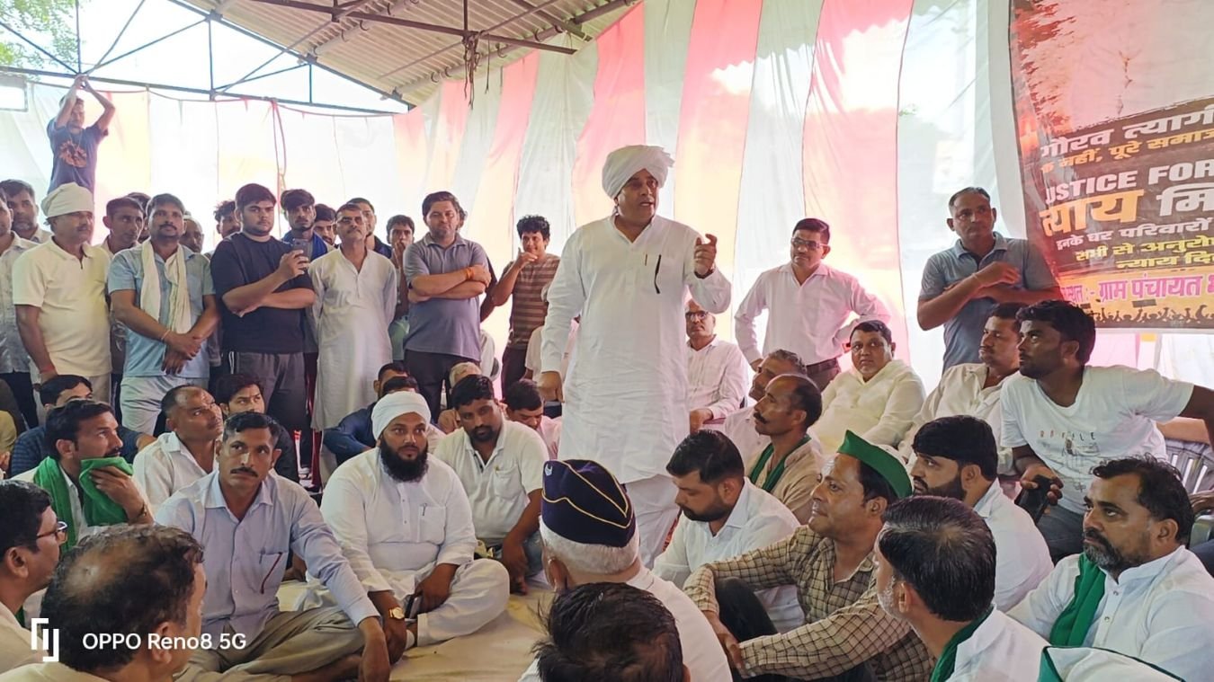 Hapur news गौरव त्यागी हत्याकांड पर महापंचायत, बुलडोजर कार्रवाई और एनकाउंटर की उठी मांग; प्रशासन को सौंपा 7 सूत्रीय ज्ञापन 1 Hapur news-