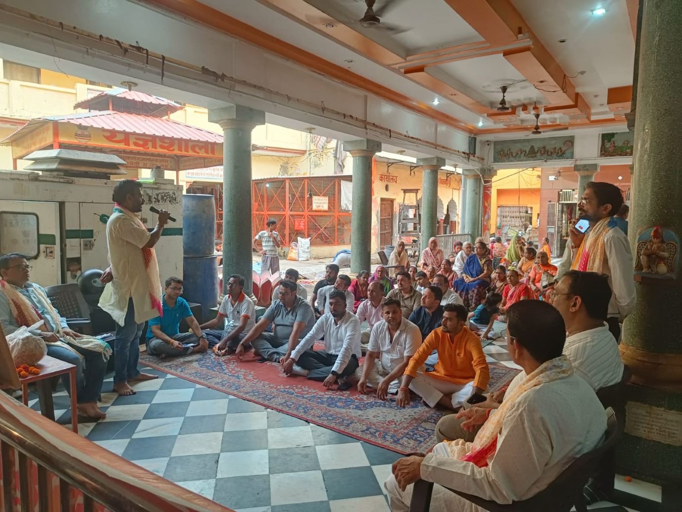 Hapur news चंडी मंदिर में गूंजा 'अखण्ड भारत' का संकल्प, विश्व हिंदू परिषद ने आयोजित किया भव्य कार्यक्रम 2 Hapur news---