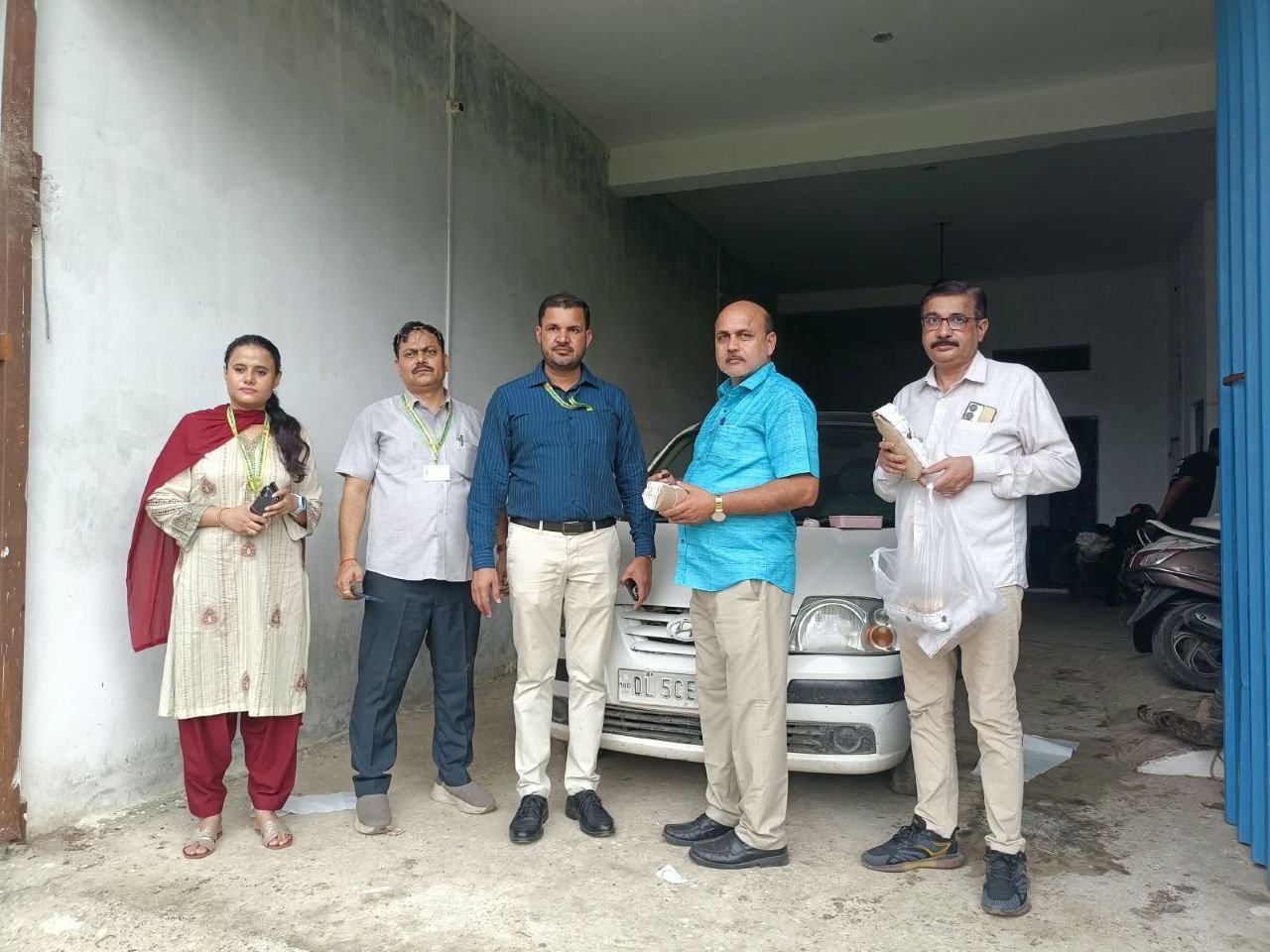 Hapur news रिफाइंड और सप्रेटा दही से बन रही थी मिलावटी क्रीम, खाद्य विभाग का बड़ा छापा; 955 किग्रा क्रीम नष्ट 1 Hapur news-
