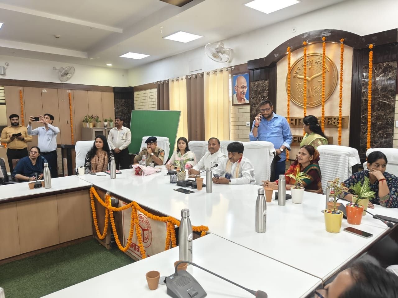 Hapur news रक्षाबंधन पर योगी सरकार का बड़ा तोहफा, 27 से 29 अगस्त तक महिलाओं को बसों में मुफ्त सफर, 60+ बुजुर्ग महिलाओं को आजीवन निशुल्क यात्रा 1 Hapur news---